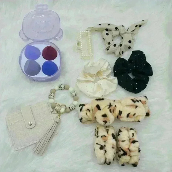 Woman’s Accessories Bundle Package - Picture 3 of 8
